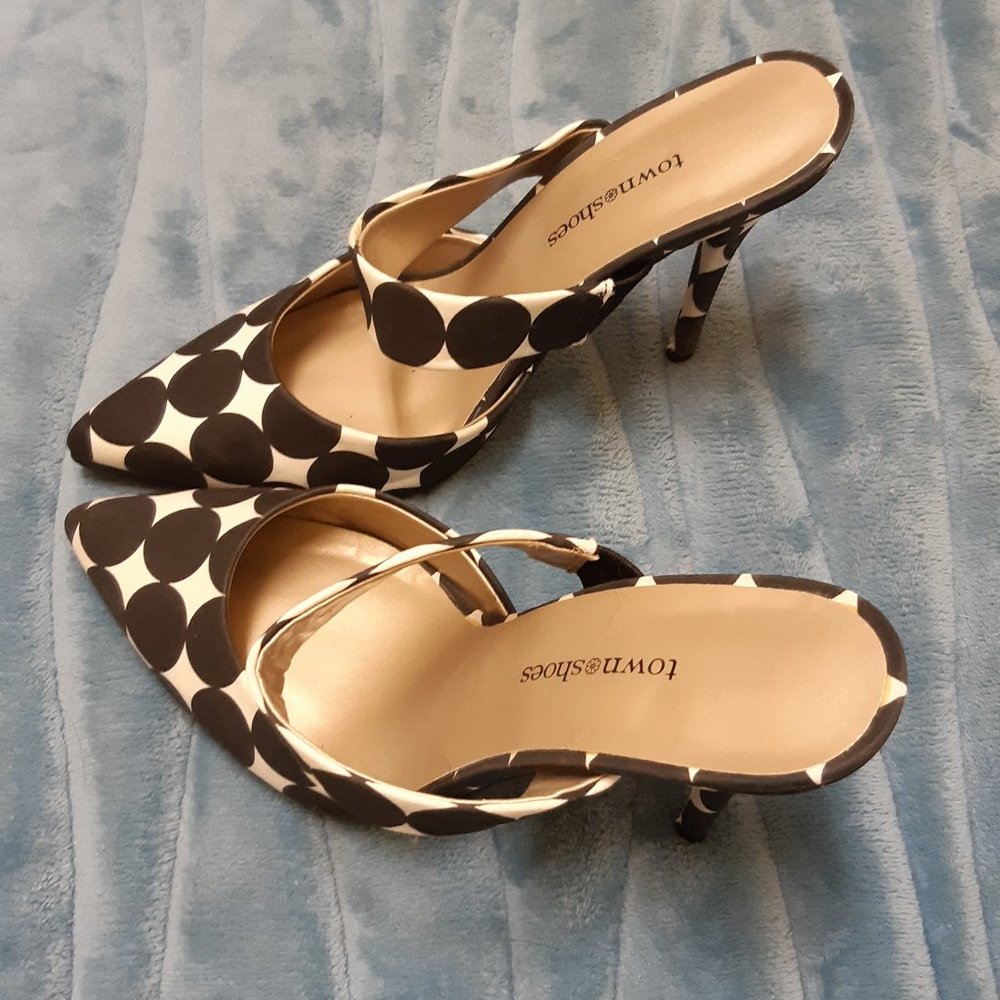 Town Shoes size 8B